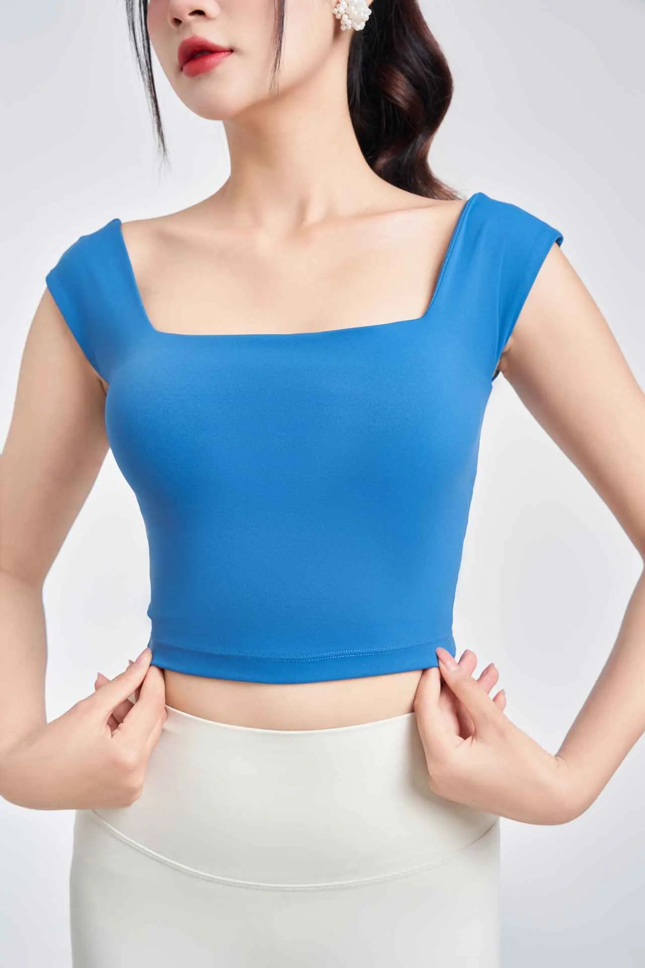 Áo cổ vuông không tay dáng croptop màu xanh dương đậm
