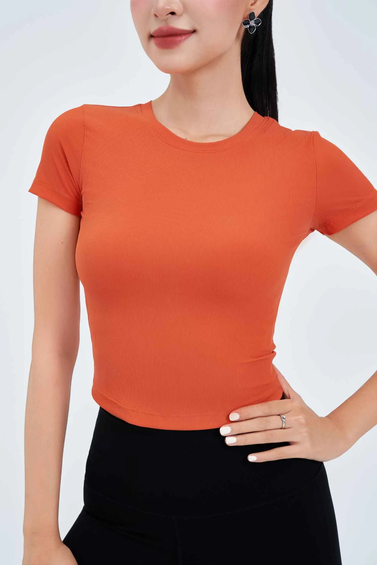 Áo tăm ngắn tay cổ tròn sát dáng croptop
